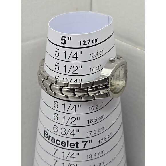 Eddie Bauer Womens Quartz Oval Watch 100 Feet Water Resistant New Battery Petite - Picture 6 of 9